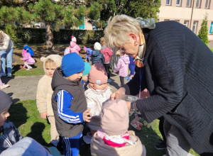 "Sprzątanie świata" w grupie "Biedronki".