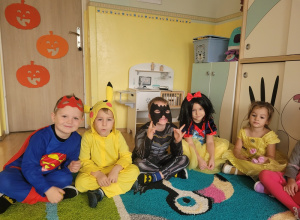 "Biedronki" świętują Międzynarodowy Dzień postaci z Bajek.