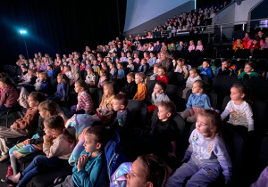 Dzieci na widowni.