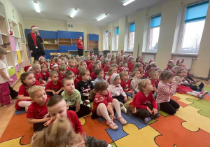 Dzieci czekają na Św. Mikołaja