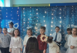 Dzieci mówią wierszyk