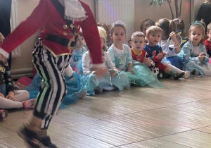 Chłopiec przebrany za pirata