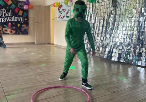 Chłopiec w stroju karnawałowym