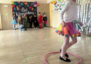 Dziewczynka w stroju karnawałowym