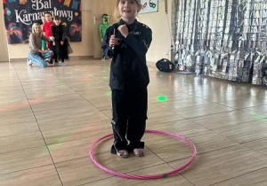 Dziewczynka w stroju karnawałowym