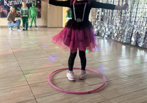 Dziewczynka w stroju karnawałowym