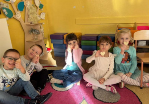 Dzieci z serduszkami