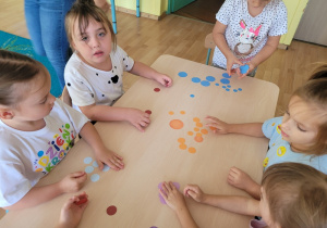 Zabawy matematyczne z kropkami.