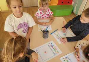 Zabawy plastyczne.