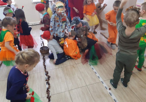 Dzieci uczestniczą w konkursie