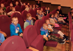 Dzieci w teatrze