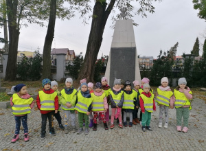 Wyjście na cmentarz wojskowy - grupa ,,Pszczółki"