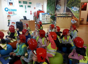 Dzieci z grupy "Żabki" odwiedziły Jednostkę Straży Pożarnej.