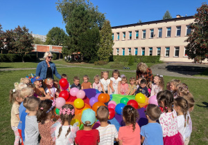 Zabawa z chustą animacyjną i balonami