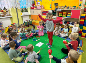 Bawiły się w orkiestrę przy różnego rodzaju muzyce